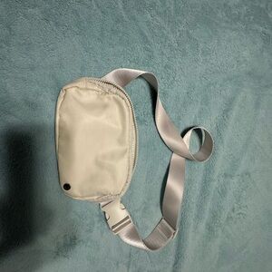 Studio NYC Cream Fannypack